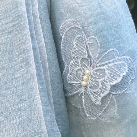 Lovely scarf - butterfly and pearls embellishments - Picture 2 of 4